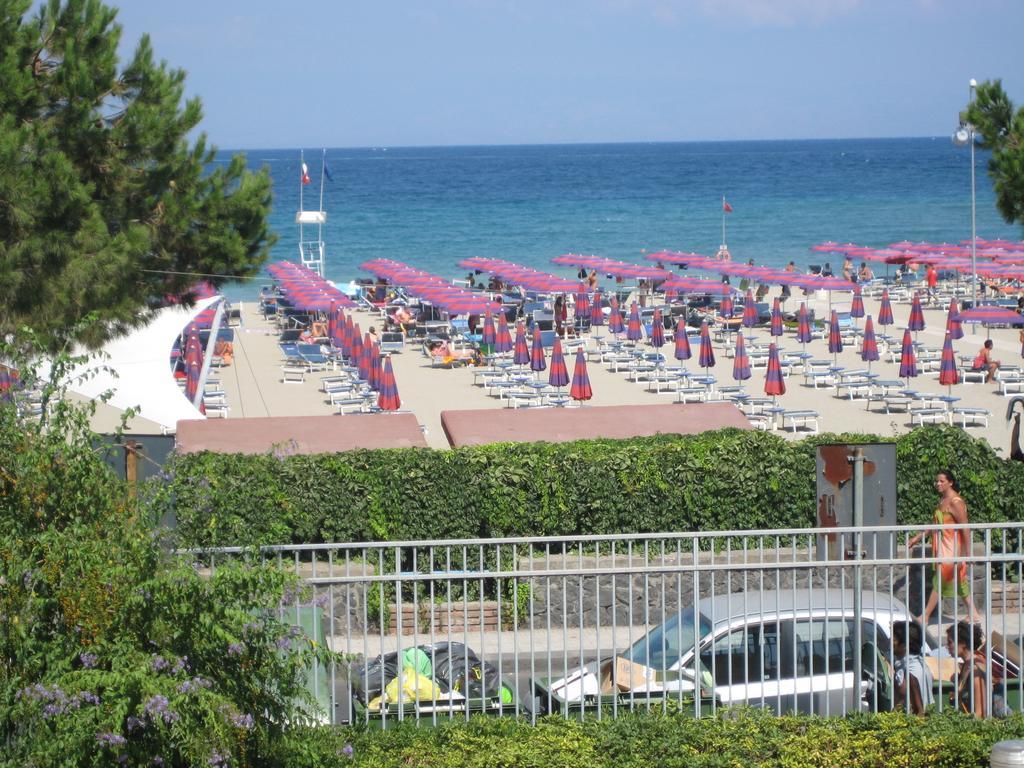 جيارديني ناكسوس B&B Baia Delle Sirene الغرفة الصورة